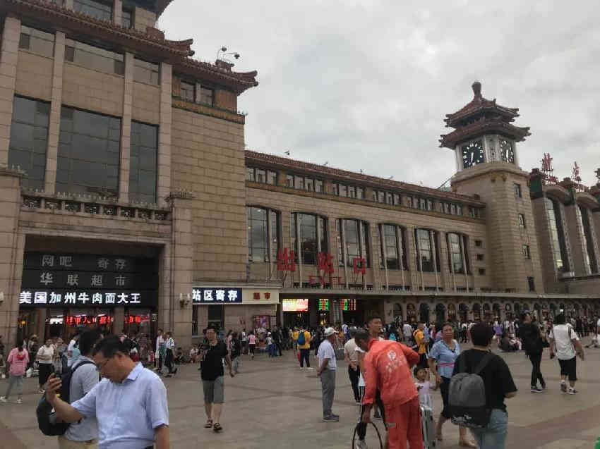  美国加州牛肉面大王凭什么能开遍中国火车站？