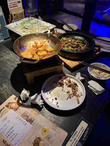 夜访京城餐厅：9人点10盘菜剩7盘