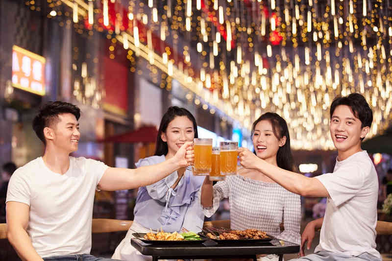 国庆假期北京餐饮防疫力度加码，餐企推露天就餐、预留隔离桌