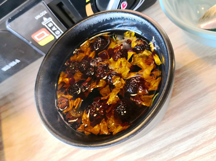 可以喝汤的日式火锅——寿喜烧，这家店中午只要90元就能吃自助