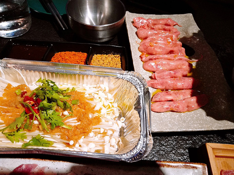 非常地道的韩式烤肉，吃烤肉的时候记得来份冷面去油腻