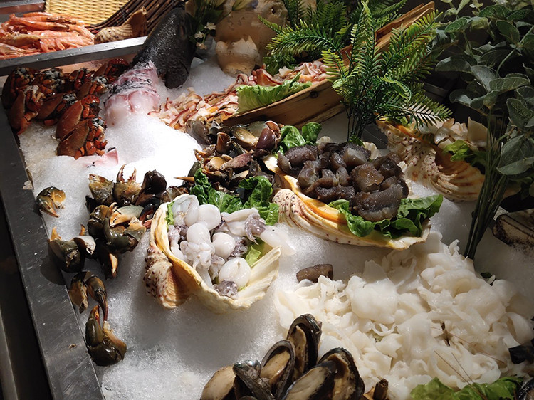 种类和口味都齐全的海鲜自助餐，最贵也不过2两百元！