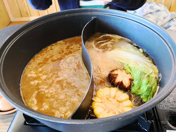 可以喝汤的日式火锅——寿喜烧，这家店中午只要90元就能吃自助