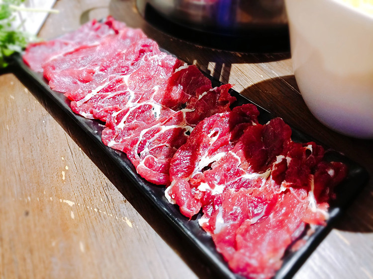 分量多到不行的牛肉拼盘绝对是食肉狂魔的最爱，9种牛肉让嘴巴和胃都能吃到满足！