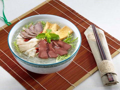 南京小吃：鸭血粉丝汤