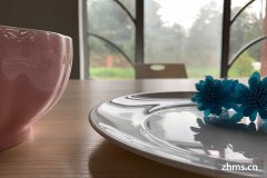 所有陶瓷碗都有釉吗？
