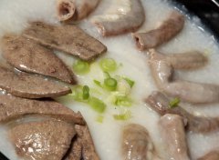 香港米其林餐厅推荐何洪记粥面专家。
