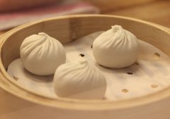 香港米其林餐厅推荐翡翠拉面小笼包。
