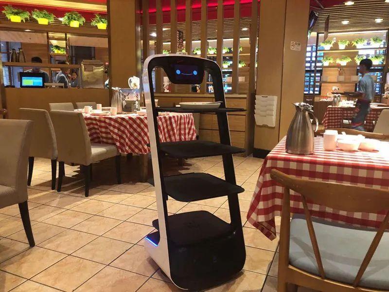  餐饮机器人再掀新浪潮！距离取代人工还有多远？