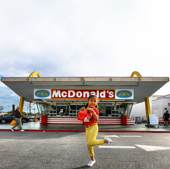  让「金拱门」成为超级符号，麦当劳是如何做到的？