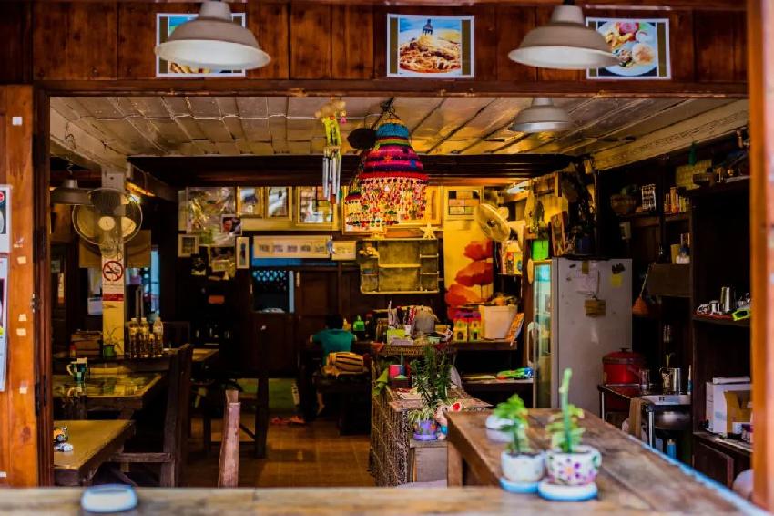  餐厅违规收2元餐具费被罚9千；泰国5万家餐厅关门停业