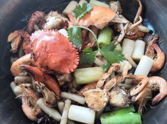 先吃海产品干锅再吃涮锅，鲜味一点