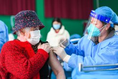 有效防重症！中国持续鼓励老年人接种新冠疫苗